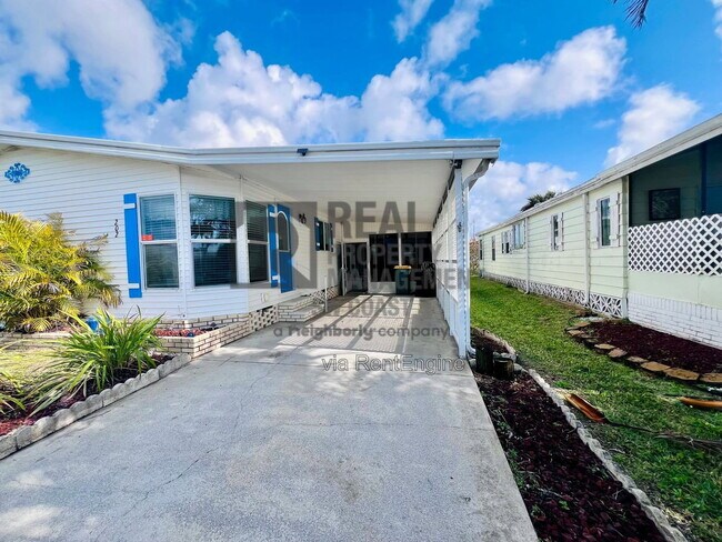 Foto del edificio - 202 Fan Palm Ln