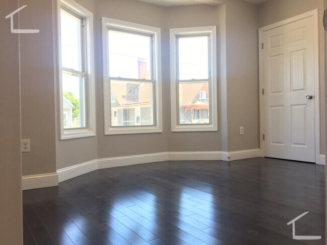 Building Photo - HOT ALLSTON LISTING!!!!