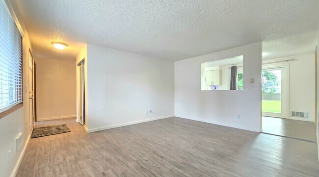 Foto del edificio - Fully Renovated 4 Bedroom Home in North Marysville Available Now!