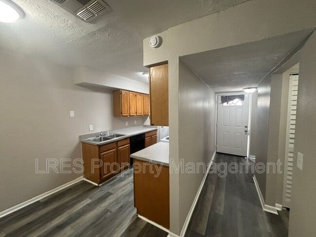 Building Photo - 1605 Terrace Dr