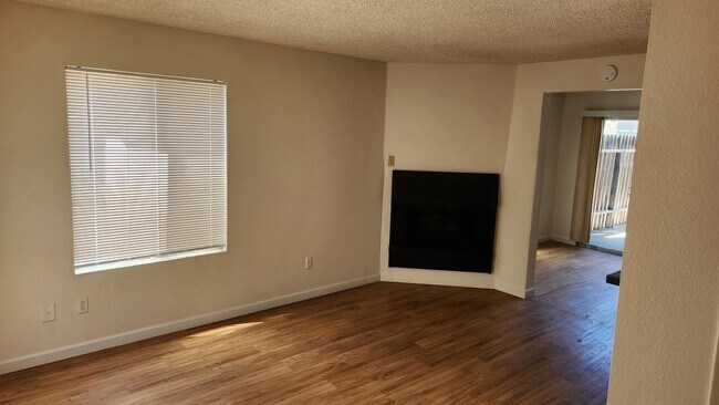 Foto del edificio - Updated 2 bedroom 2 bathroom condo
