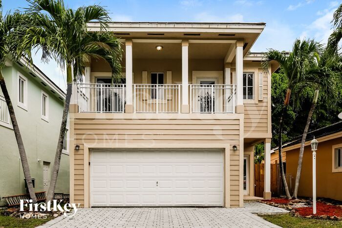Foto principal - 3347 NE 4th St
