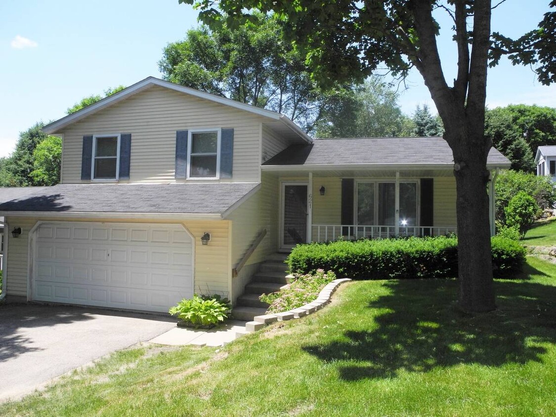 Primary Photo - 621 Seven Nations Dr