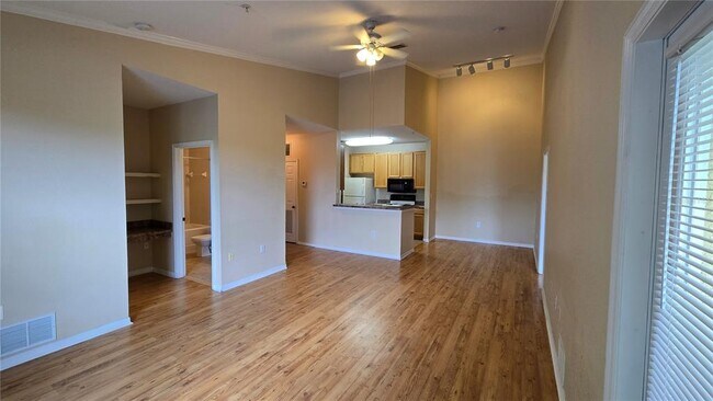 Foto del edificio - 10211 Courtney Palms Blvd