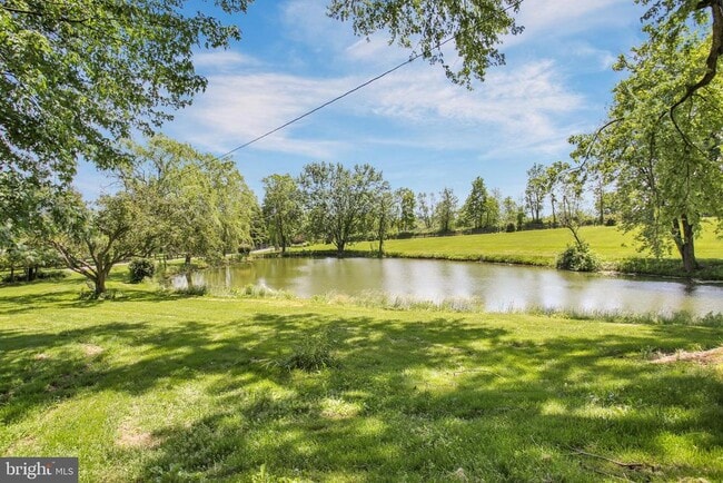 Building Photo - 233 Hetrick Rd