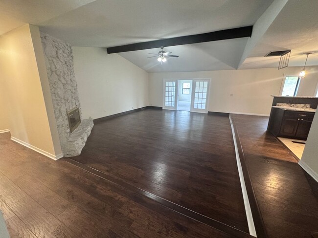 Foto del edificio - Updated 3 Bedroom with Office/Bonus Room