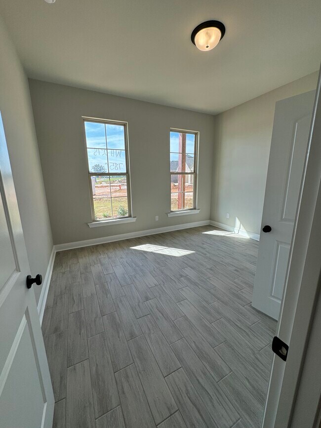 Building Photo - 785 Crozier Dr