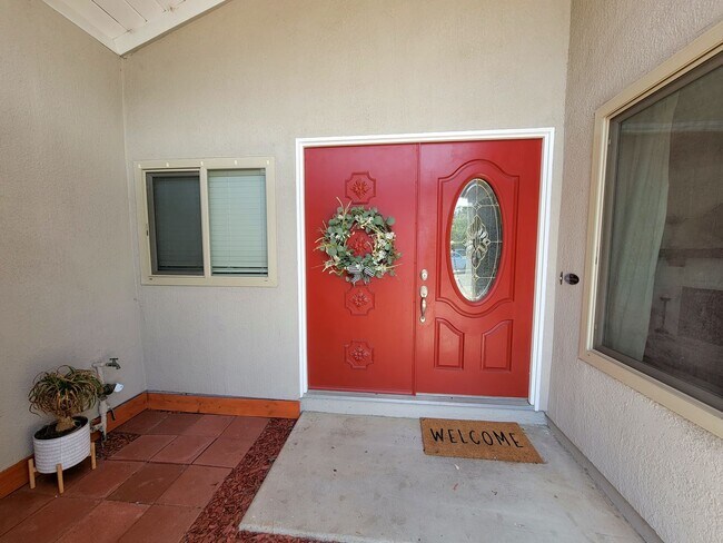 Foto del edificio - Darling, Move-In Ready Home in Highly Sought After Neighborhood w/ a Great View!!