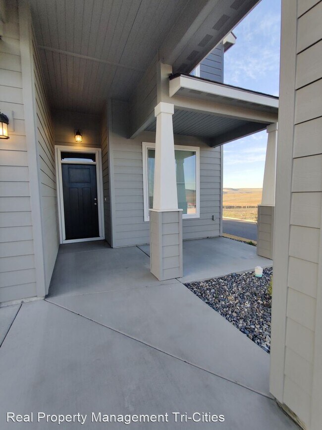 Building Photo - 4 br, 2.5 bath House - 4877 Corvina St.