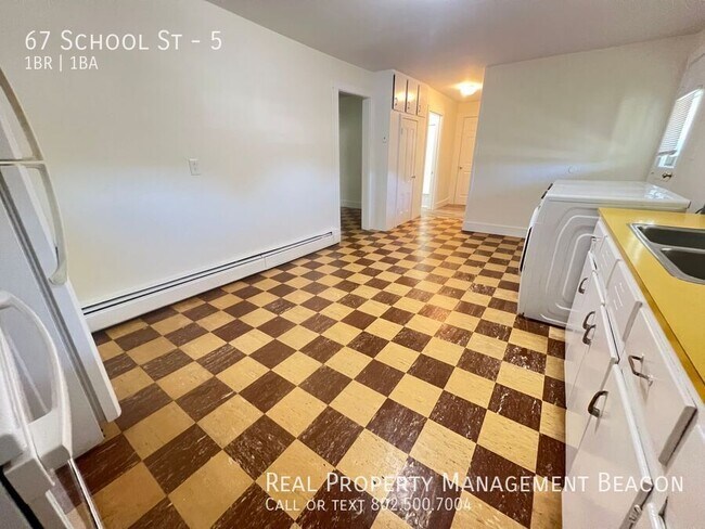 Building Photo - 67 School St