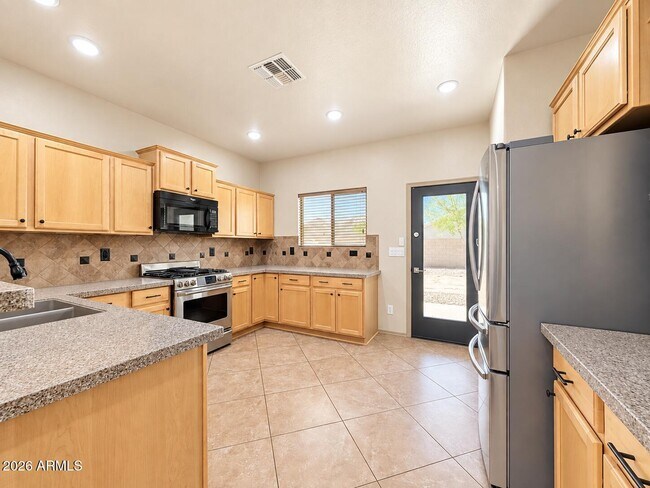 Foto del edificio - 17961 W Lawrence Ln