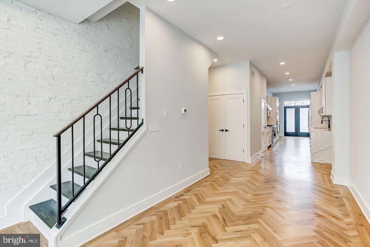 Foto principal - 1214 S Charles St
