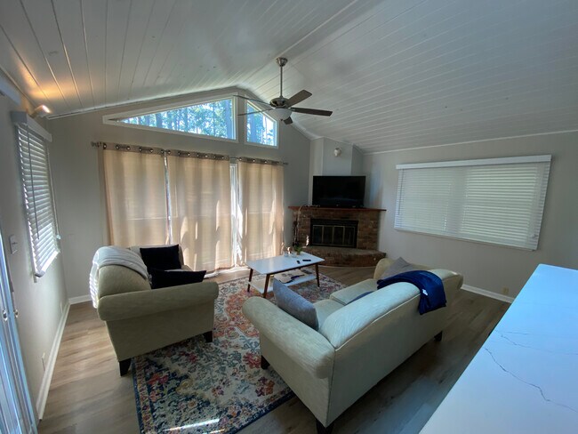 Building Photo - Room in Single Family Home on Old Farm Rd