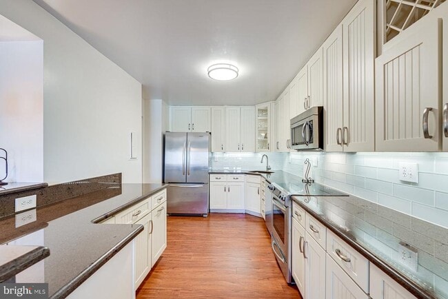 Building Photo - 8340 Greensboro Dr