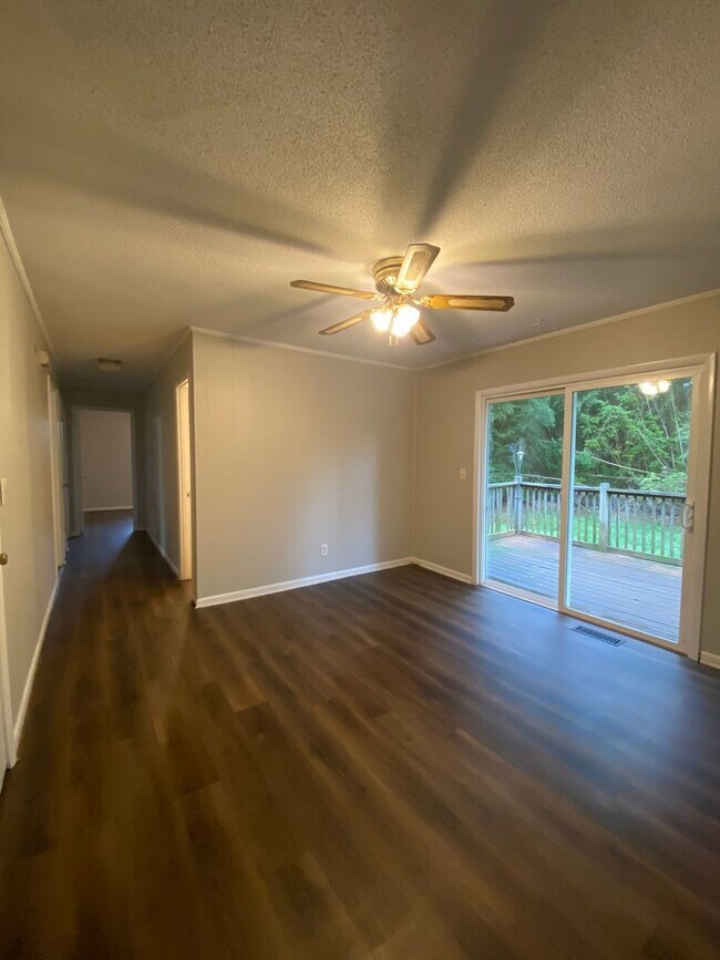 Foto del edificio - 904 Carson Ln SW