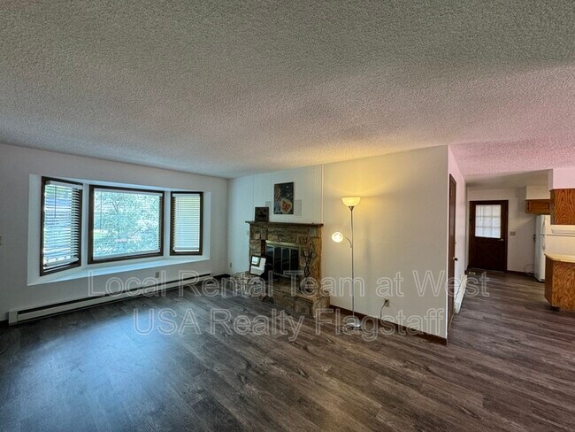 Building Photo - 927 W Parker Dr