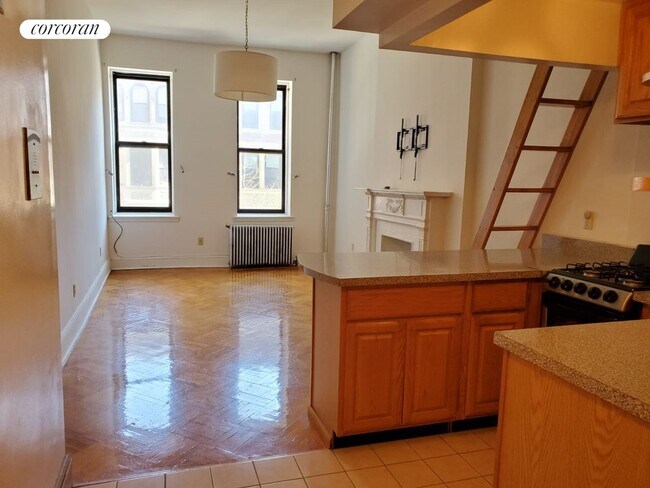 Building Photo - 346 W 87th St
