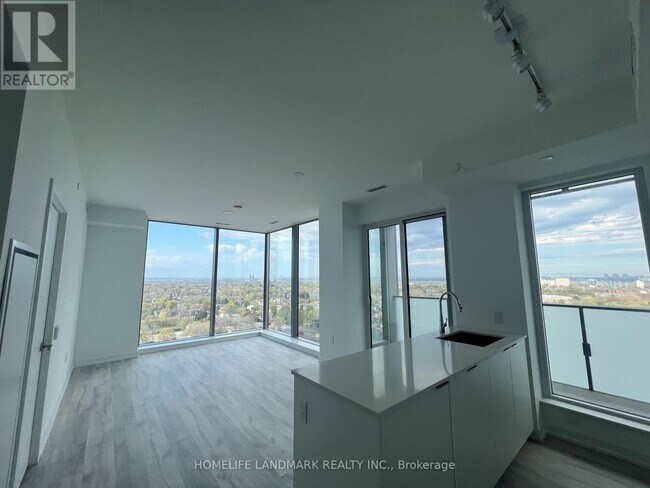 Building Photo - 7 Golden Lion Heights