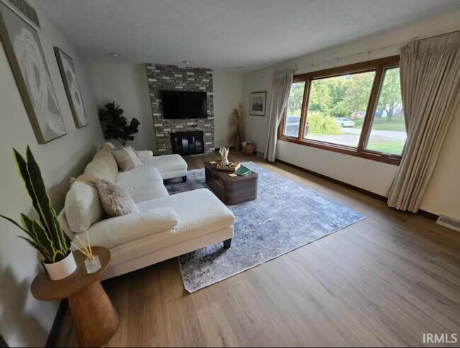 Foto del edificio - 1632 Sycamore Ct