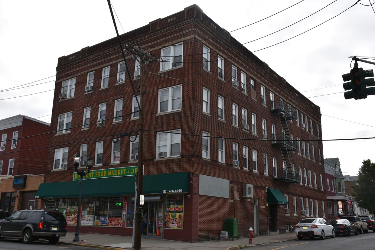 Primary Photo - 6700 Park Ave