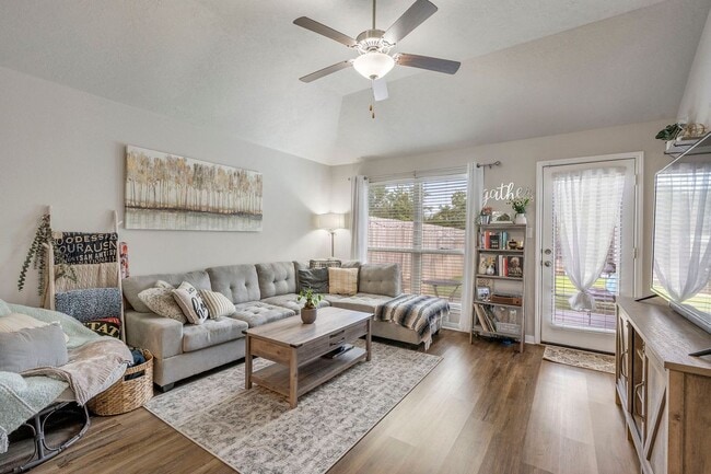 Foto del edificio - 3700 Mckenzie St
