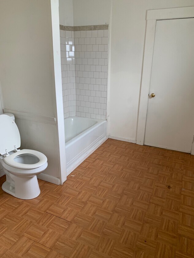 Primary Photo - 106 Vine St