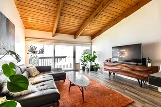 Building Photo - 6526 Ocean Crest Dr