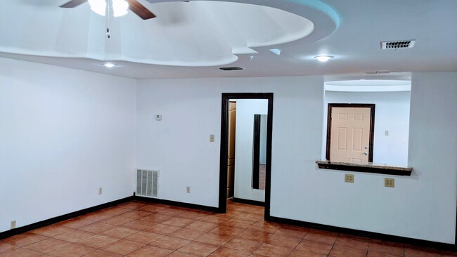 Building Photo - 1402 Market St