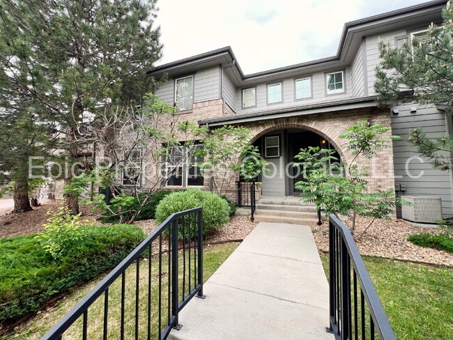 Stunning Saddle Rock East Townhouse | 2 BD + Loft | 2.5 BA | 2-Car Garage - Stunning Saddle Rock East Townhouse | 2 BD + Loft | 2.5 BA | 2-Car Garage