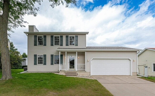 Building Photo - 878 Sky Ridge Dr