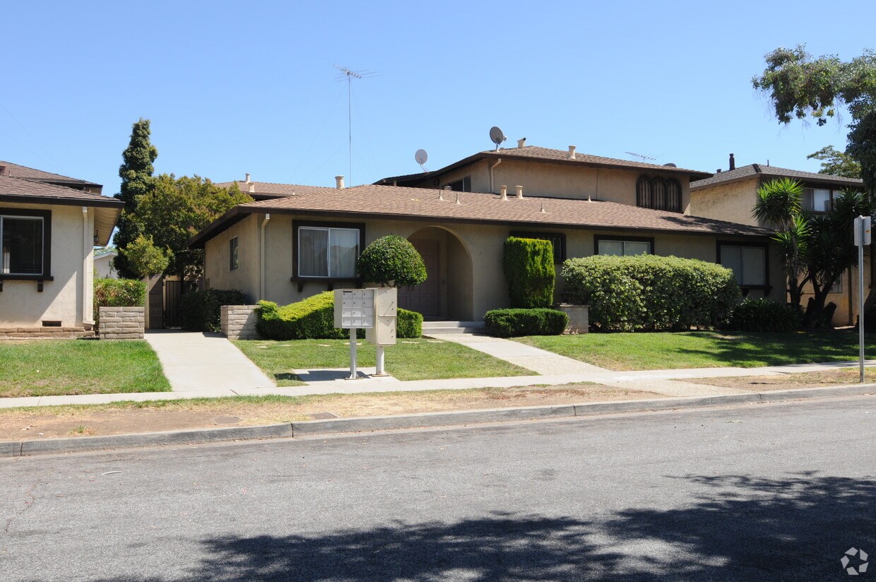 Primary Photo - 5860 El Zupako Drive
