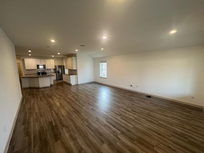 Building Photo - 7915 Murciana Dr