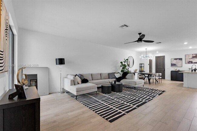 Foto del edificio - 387 NW 17th St