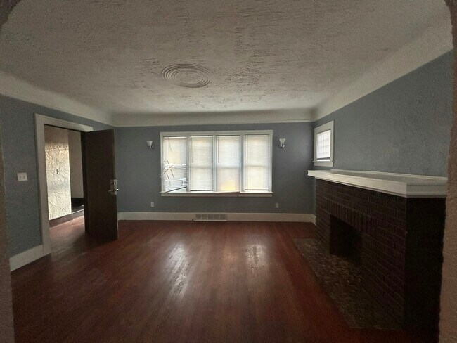 Foto del edificio - 16930 Santa Rosa Dr