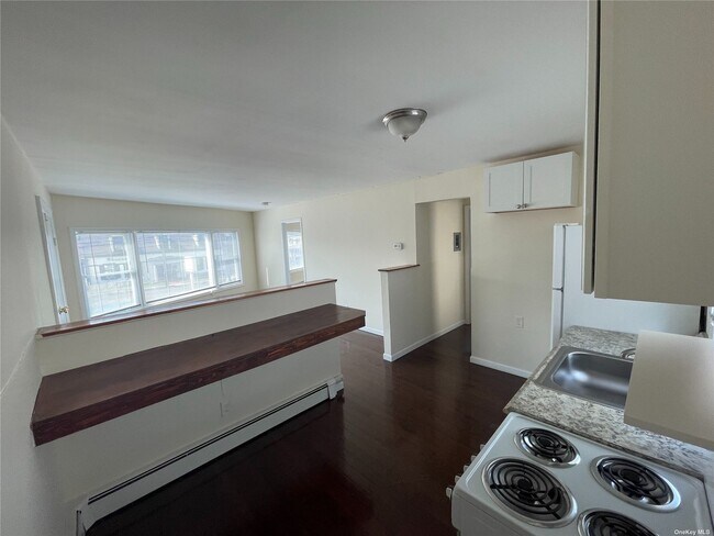 Foto del edificio - 56 Stewart Ave