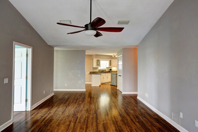 Building Photo - 5339 Rushmore Dr