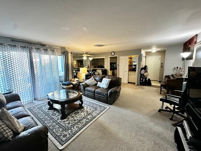 Foto del edificio - 932 Peninsula Ave