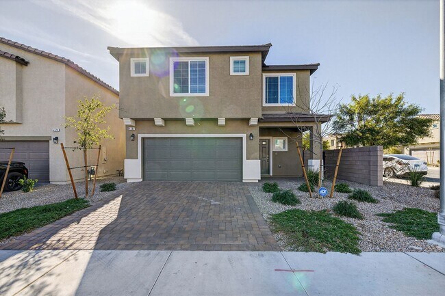 Foto del edificio - GENTLY USED 2024 HOME - 5 BEDROOMS WITH A FINISHED BACKYARD