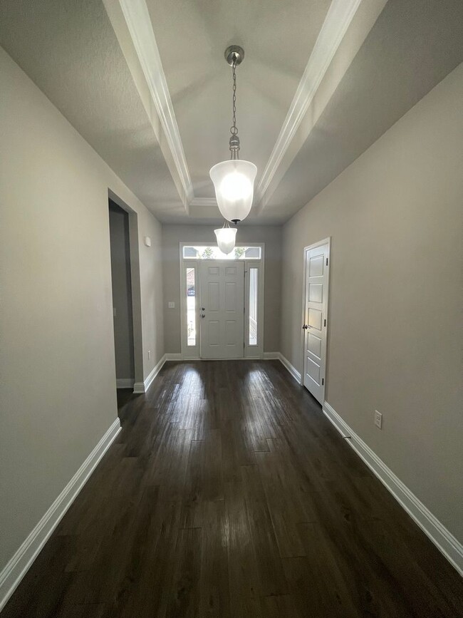 Building Photo - ~Stonebridge Subdivision~ 5 bedroom 3 bath...