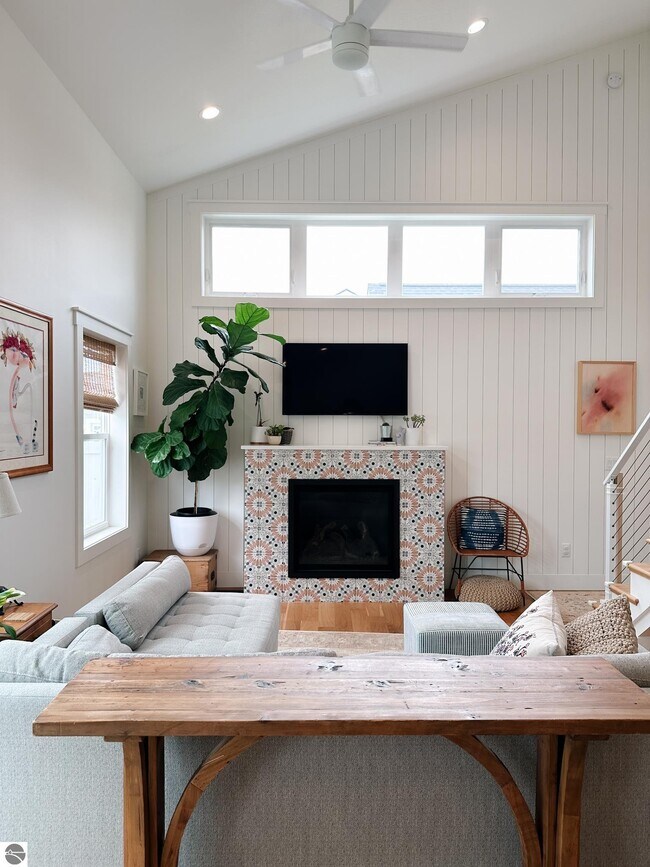 Building Photo - 11574 Sunset Dr