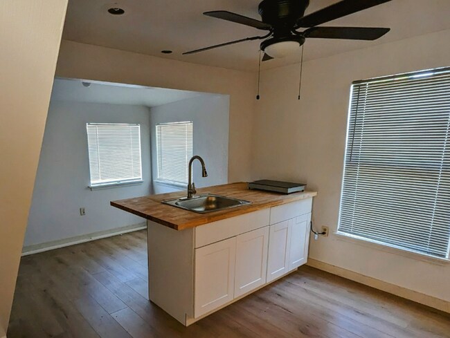 Foto del edificio - 1501 14th Ave W