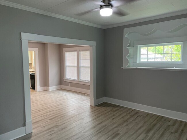 Building Photo - 347 W Elm Street