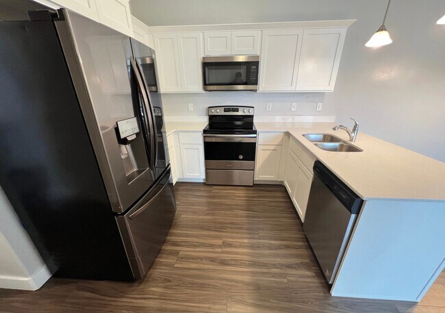 Building Photo - 14659 Bloom Dr
