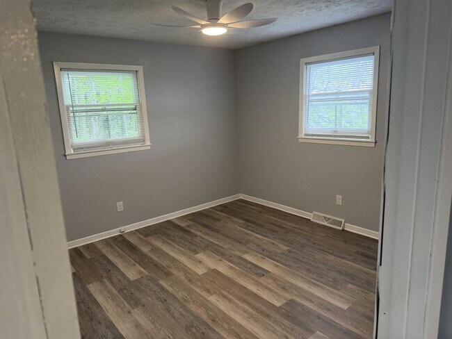 Foto del edificio - 300 Car-Mol Dr