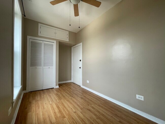 Building Photo - 2418 N Clybourn Ave