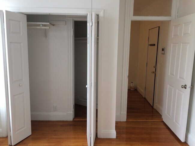 Building Photo - 52 Queensberry St