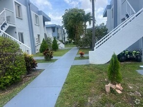 Building Photo - 6214 SW 131st Ct