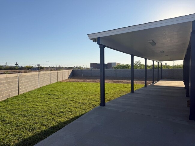 Foto del edificio - 4201 Santa Maria Ave