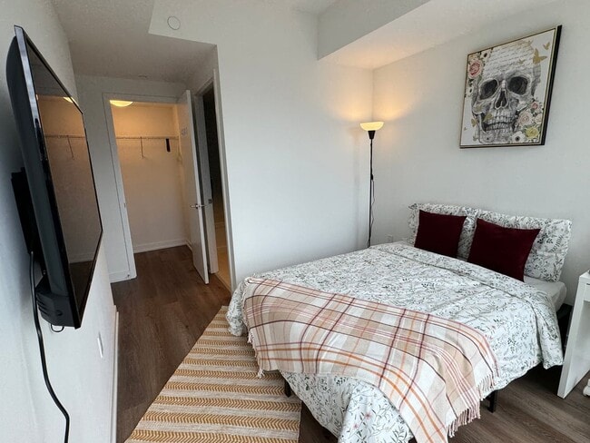 Building Photo - Master Room - Sherbourne St & Front St East