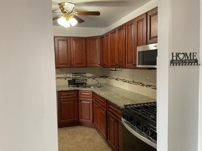Building Photo - 291 College Dr